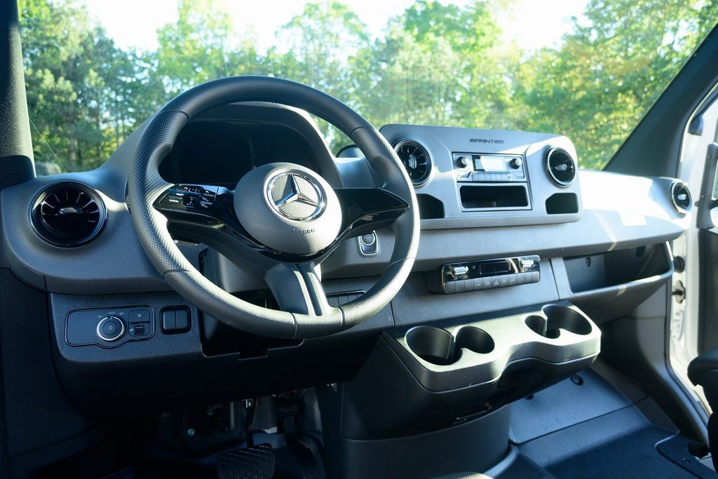 Used 2025 Mercedes-Benz Sprinter 2500 image 12