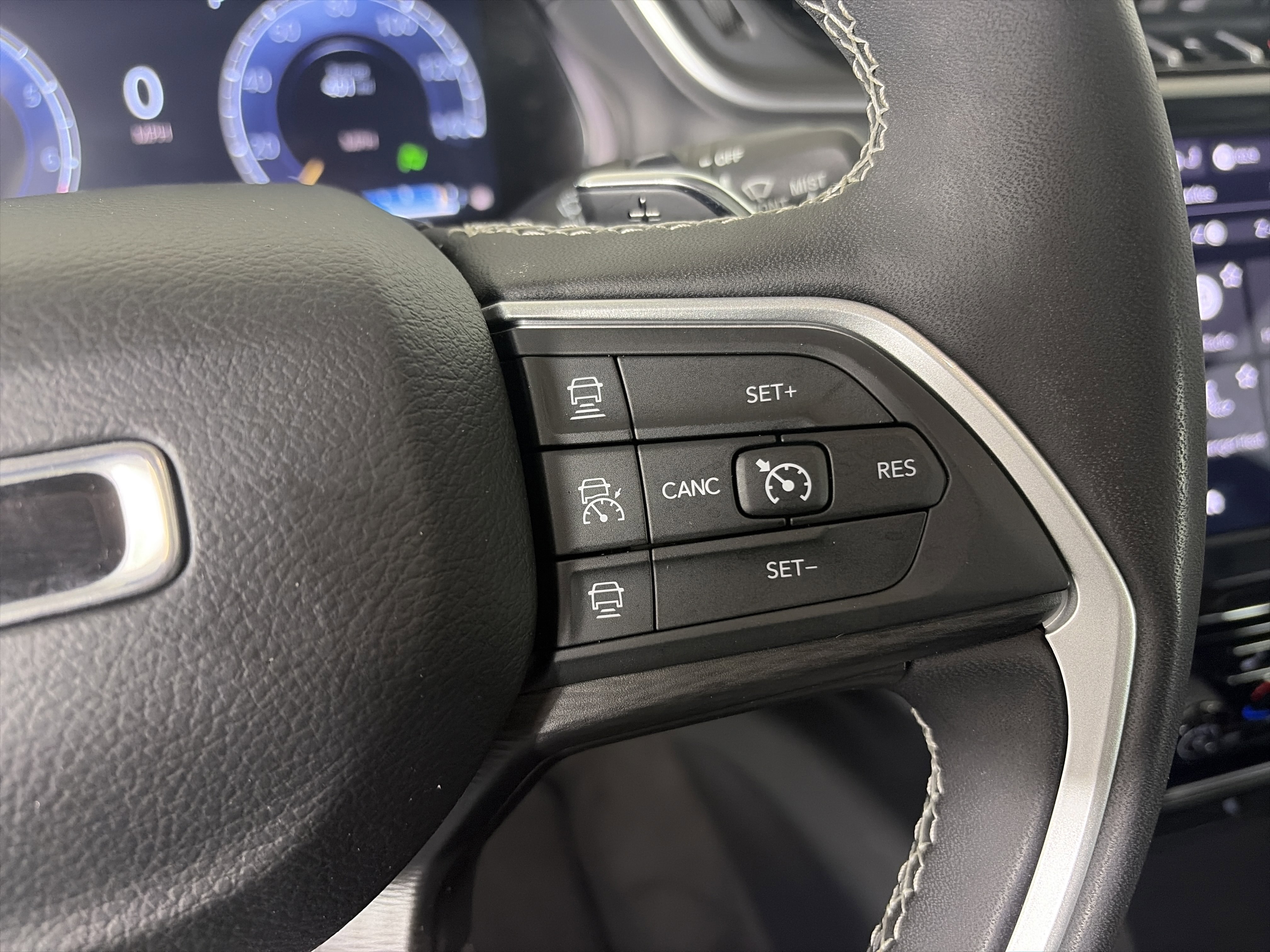 Used 2023 Jeep Grand Cherokee Laredo w/ Luxury Tech Group I image 14