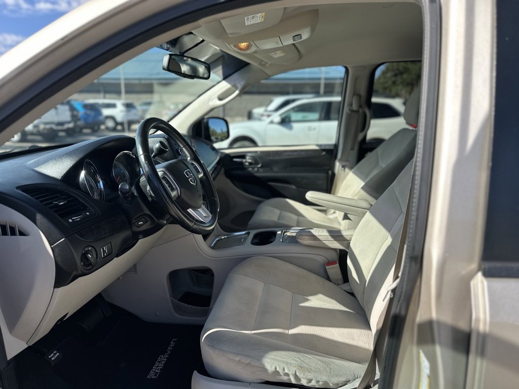 Used 2014 Dodge Grand Caravan SXT w/ UConnect Hands-Free Group image 19