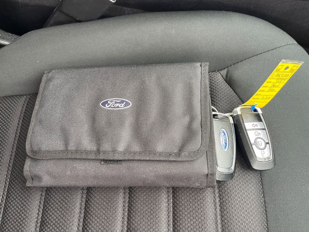 Used 2017 Ford Fusion SE image 26