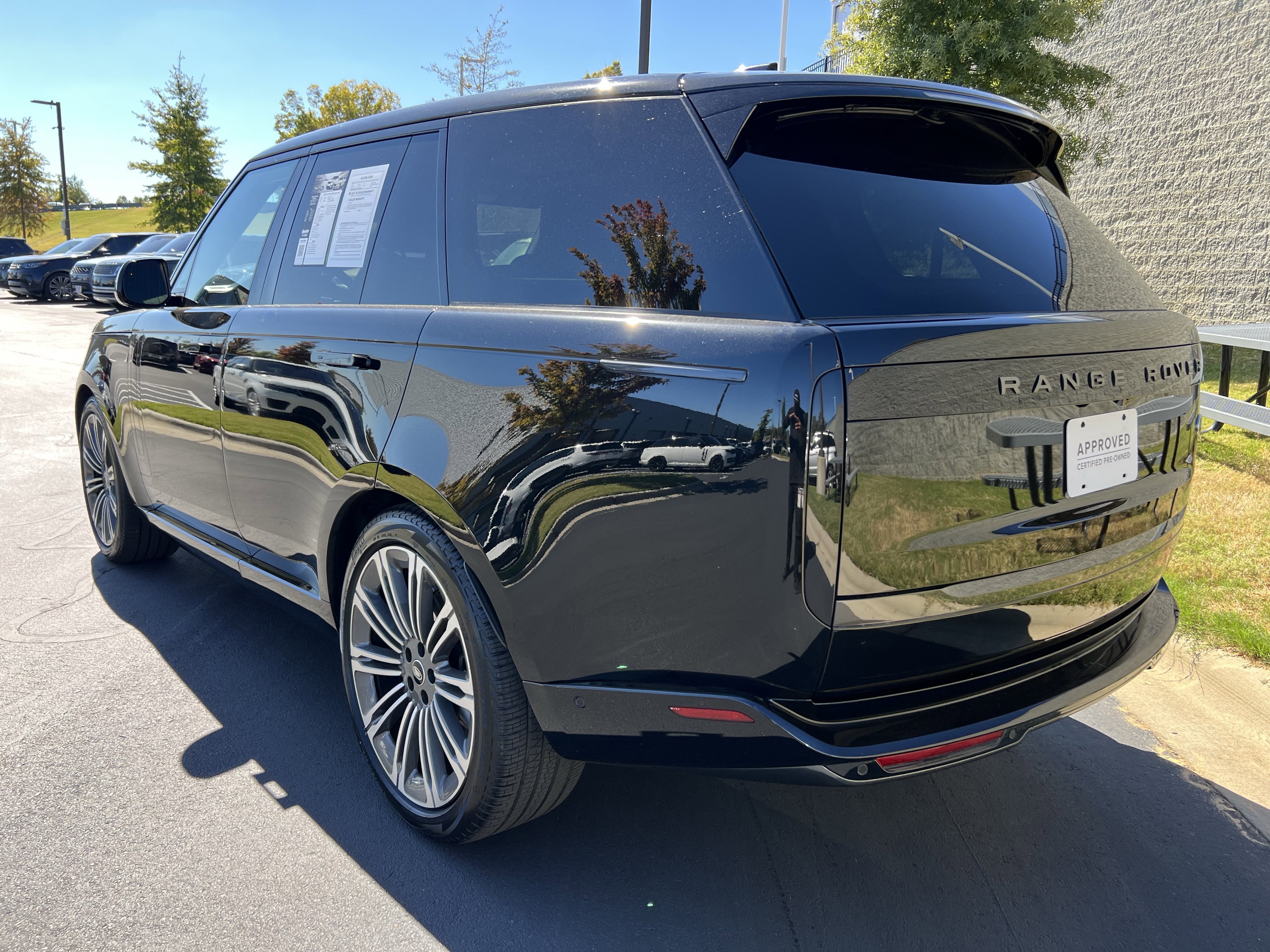 Used 2023 Land Rover Range Rover SE image 5