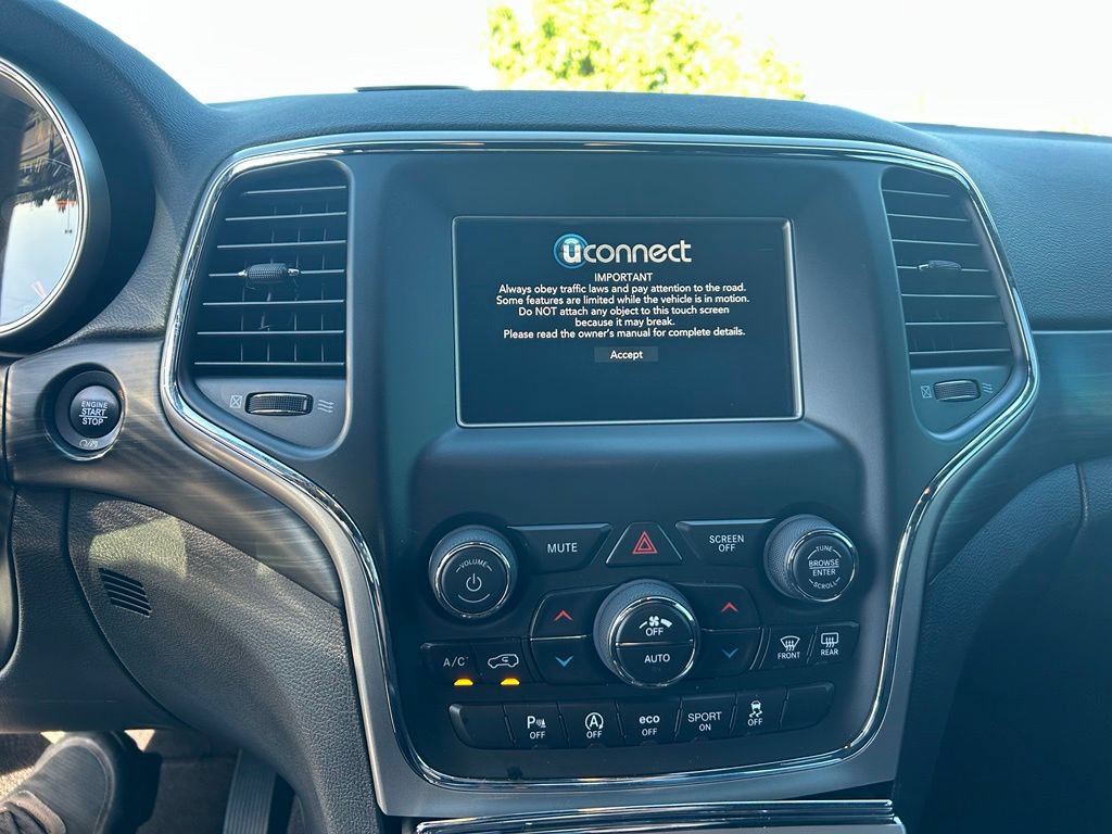 Used 2019 Jeep Grand Cherokee Laredo AWD/4WD image 20