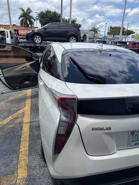 Used 2016 Toyota Prius Three w/ Advanced Technology Package FWD image 6