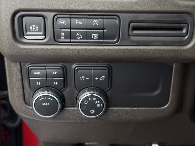 Used 2024 Chevrolet Tahoe Z71 w/ Luxury Package AWD/4WD image 27