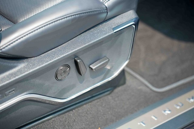 Used 2025 Ford F450 Platinum image 16