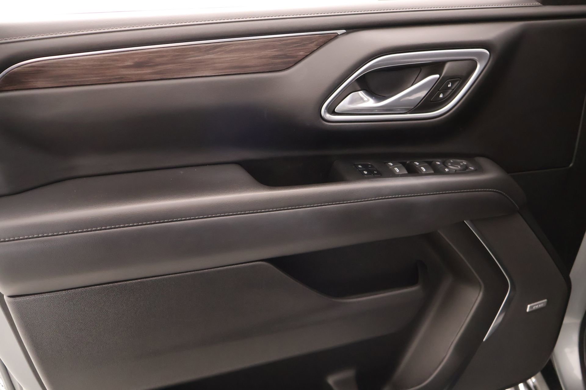 Used 2023 Chevrolet Tahoe LT w/ Luxury Package image 18