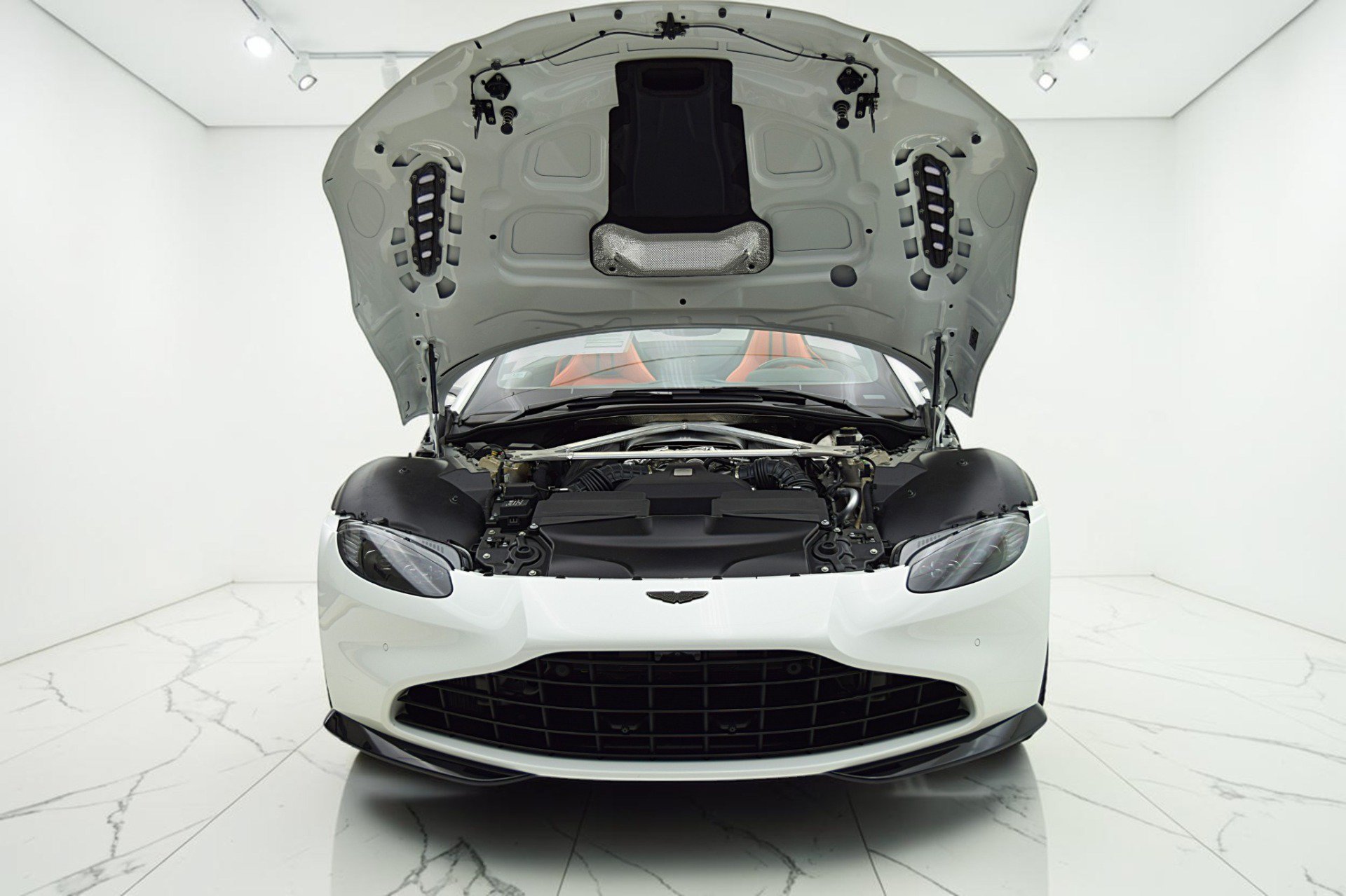 Used 2023 Aston Martin V8 Vantage Roadster RWD image 25