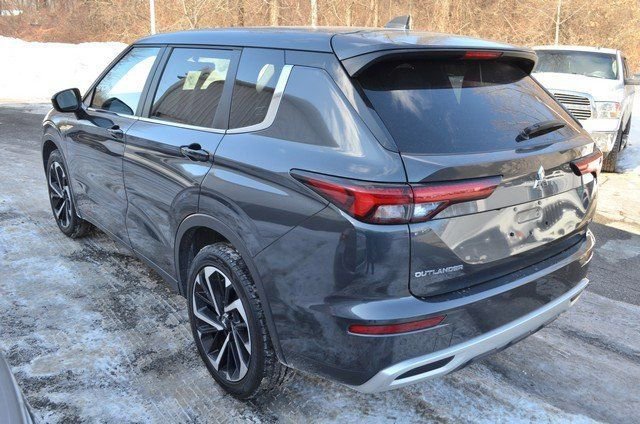 Used 2024 Mitsubishi Outlander SE image 6