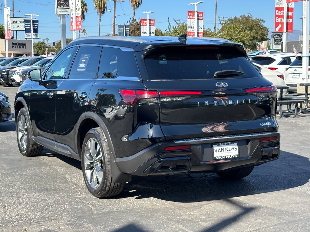 Used 2023 INFINITI QX60 Luxe w/ Cargo Package FWD image 4
