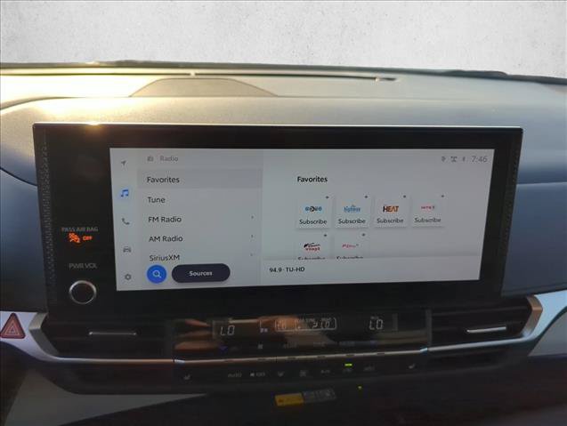 Certified 2025 Toyota Sienna XLE FWD image 19