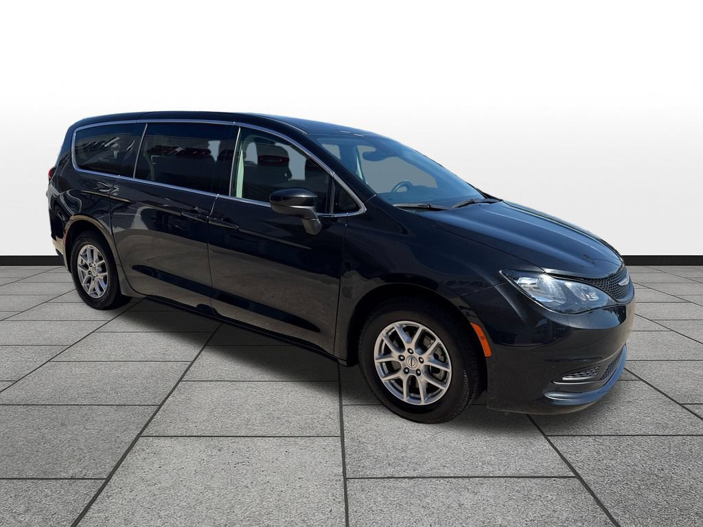 Used 2023 Chrysler Voyager LX FWD image 7