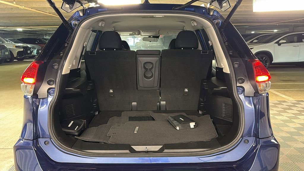 Used 2020 Nissan Rogue SV image 13