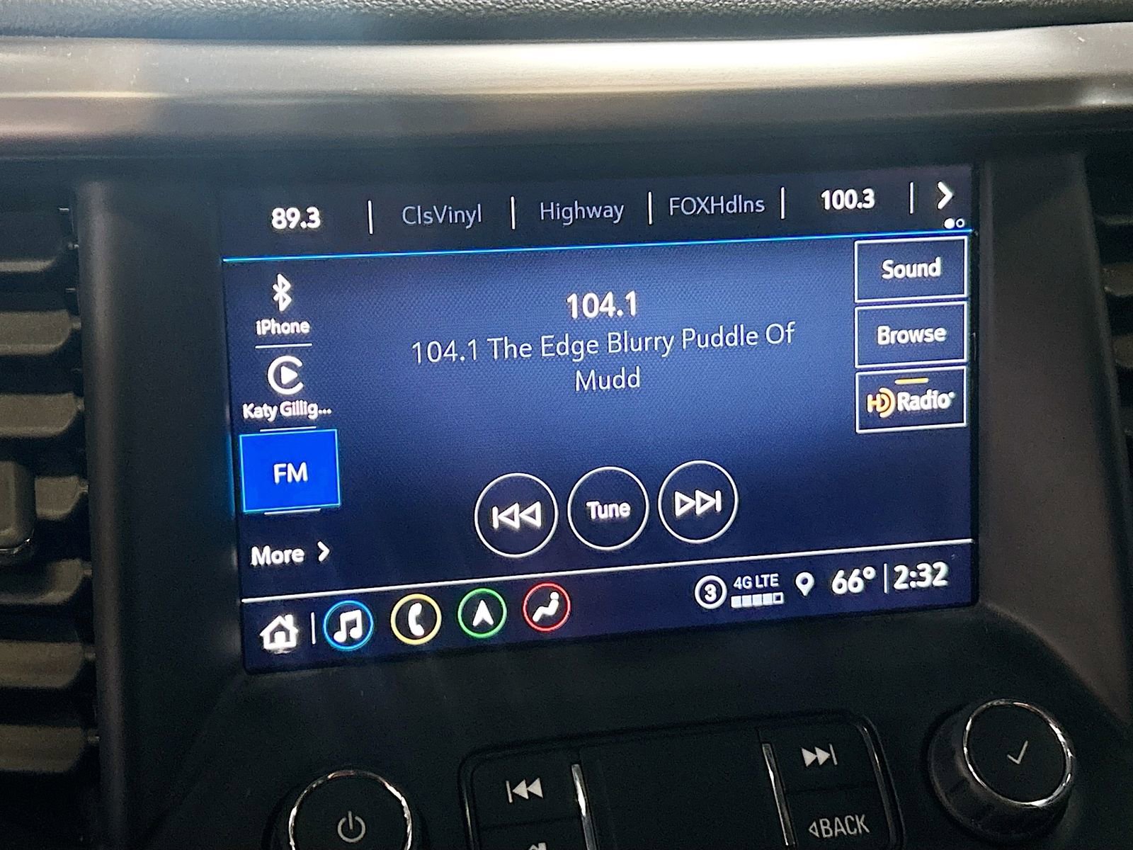 Used 2021 GMC Acadia AT4 w/ Technology Package image 15