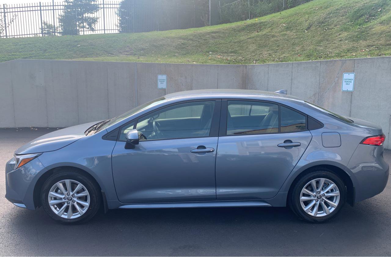Used 2024 Toyota Corolla LE w/ LE Convenience Package FWD image 2