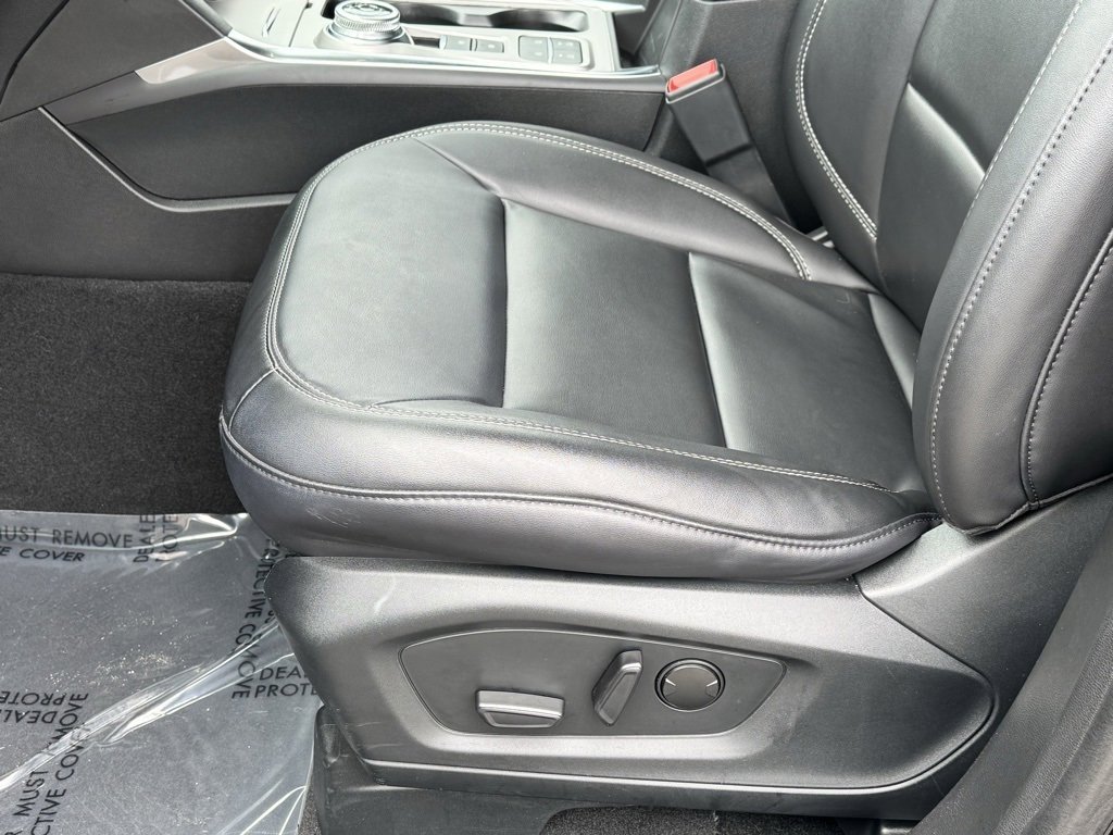 Used 2023 Ford Explorer XLT w/ Equipment Group 202A image 10