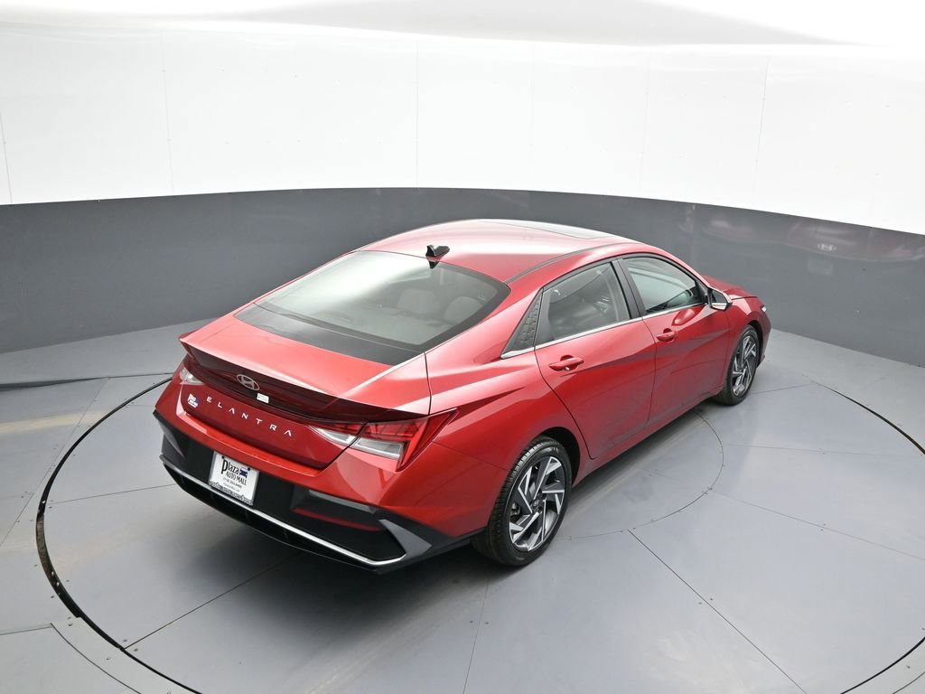 Certified 2025 Hyundai Elantra SEL image 37