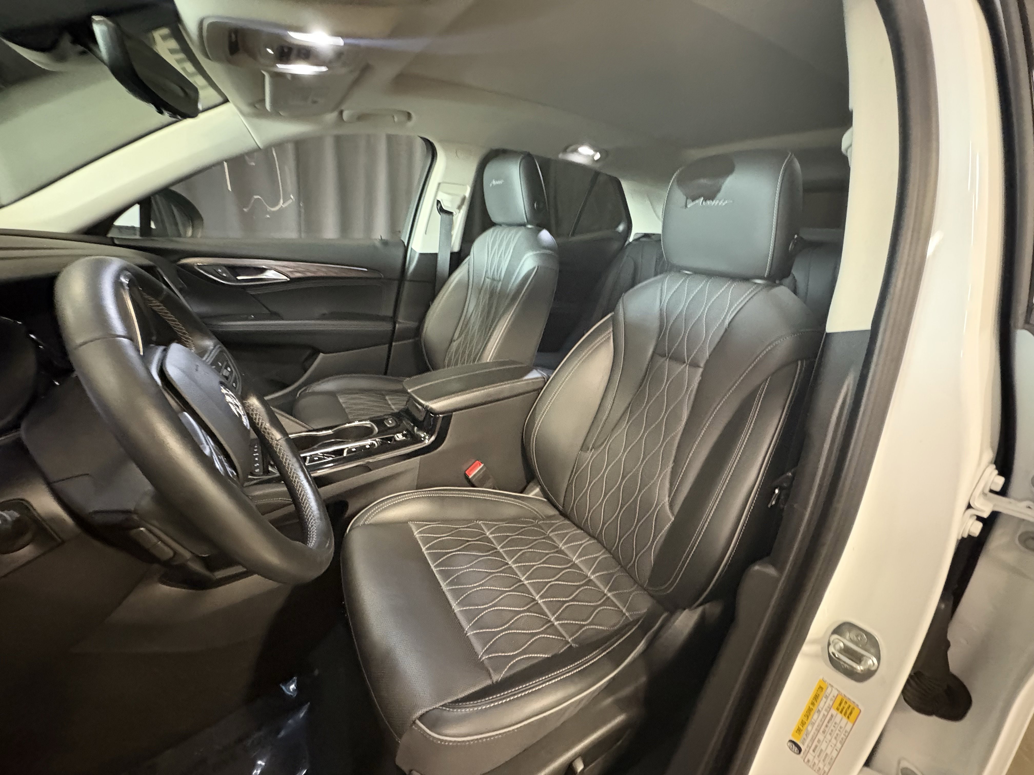 Used 2022 Buick Envision Avenir w/ Technology Package II AWD/4WD image 5