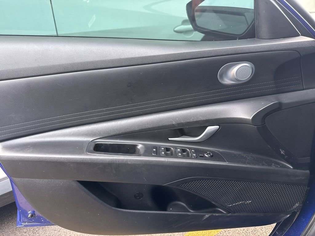 Used 2022 Hyundai Elantra SEL image 9