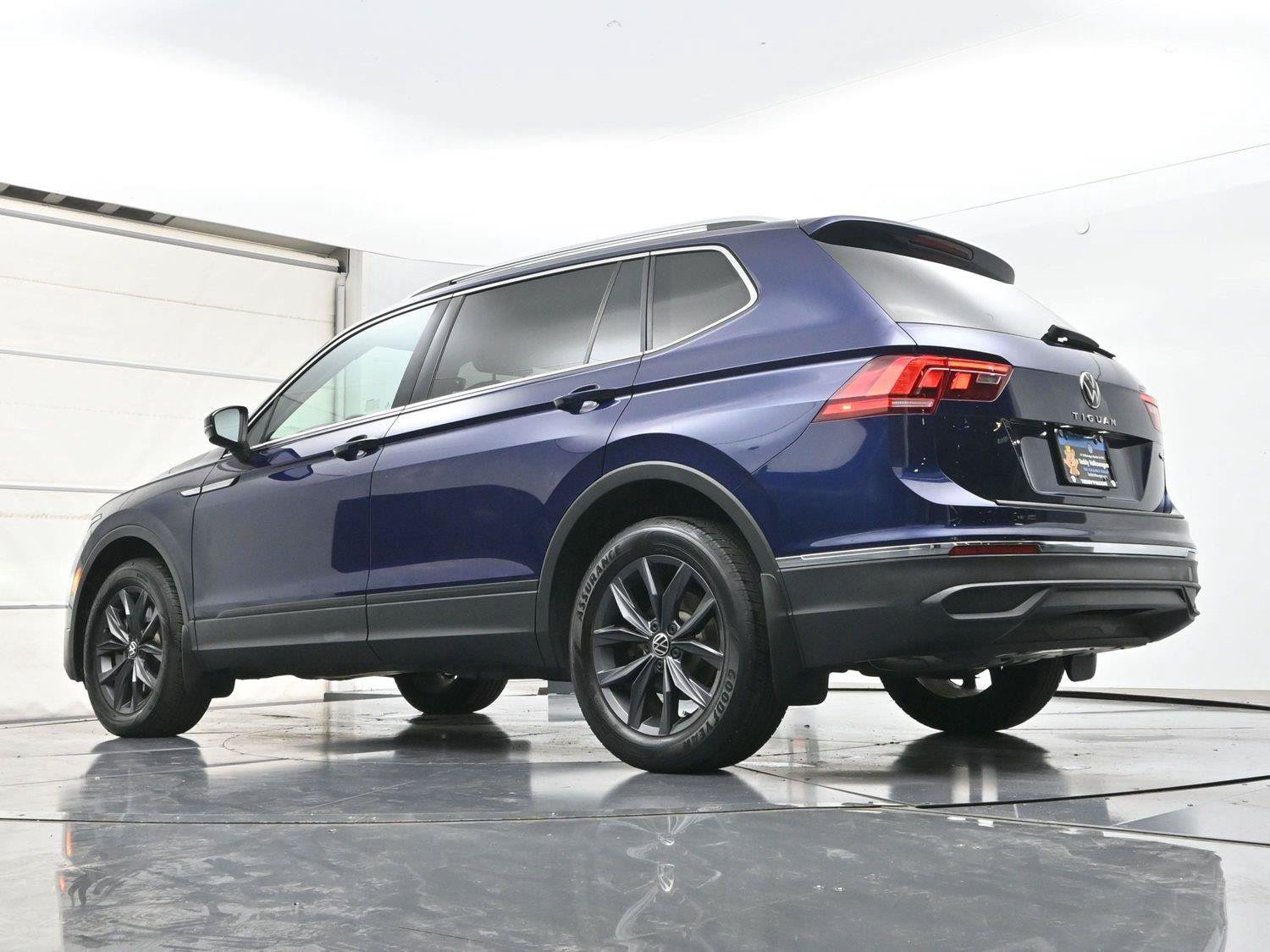 Used 2022 Volkswagen Tiguan SE AWD/4WD image 27