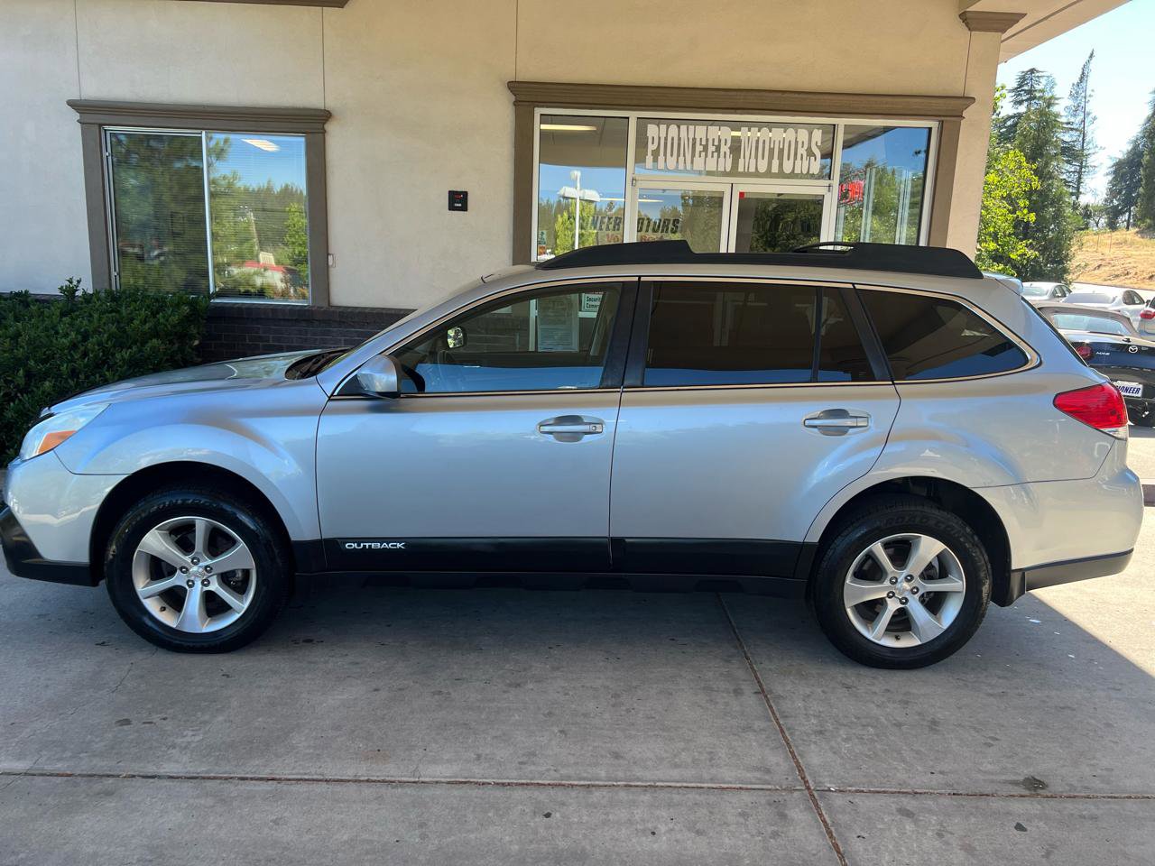 Used 2013 Subaru Outback 2.5i Limited w/ Popular Pkg 1B AWD/4WD image 5