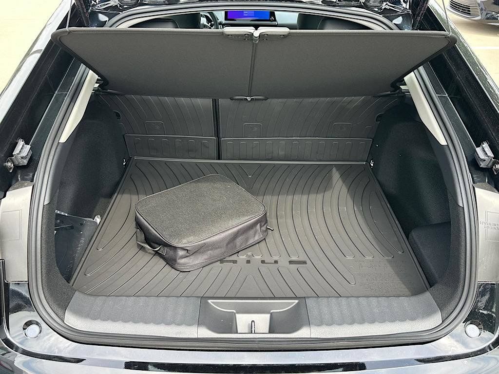 New 2026 Toyota Prius Plug-In Hybrid FWD image 5