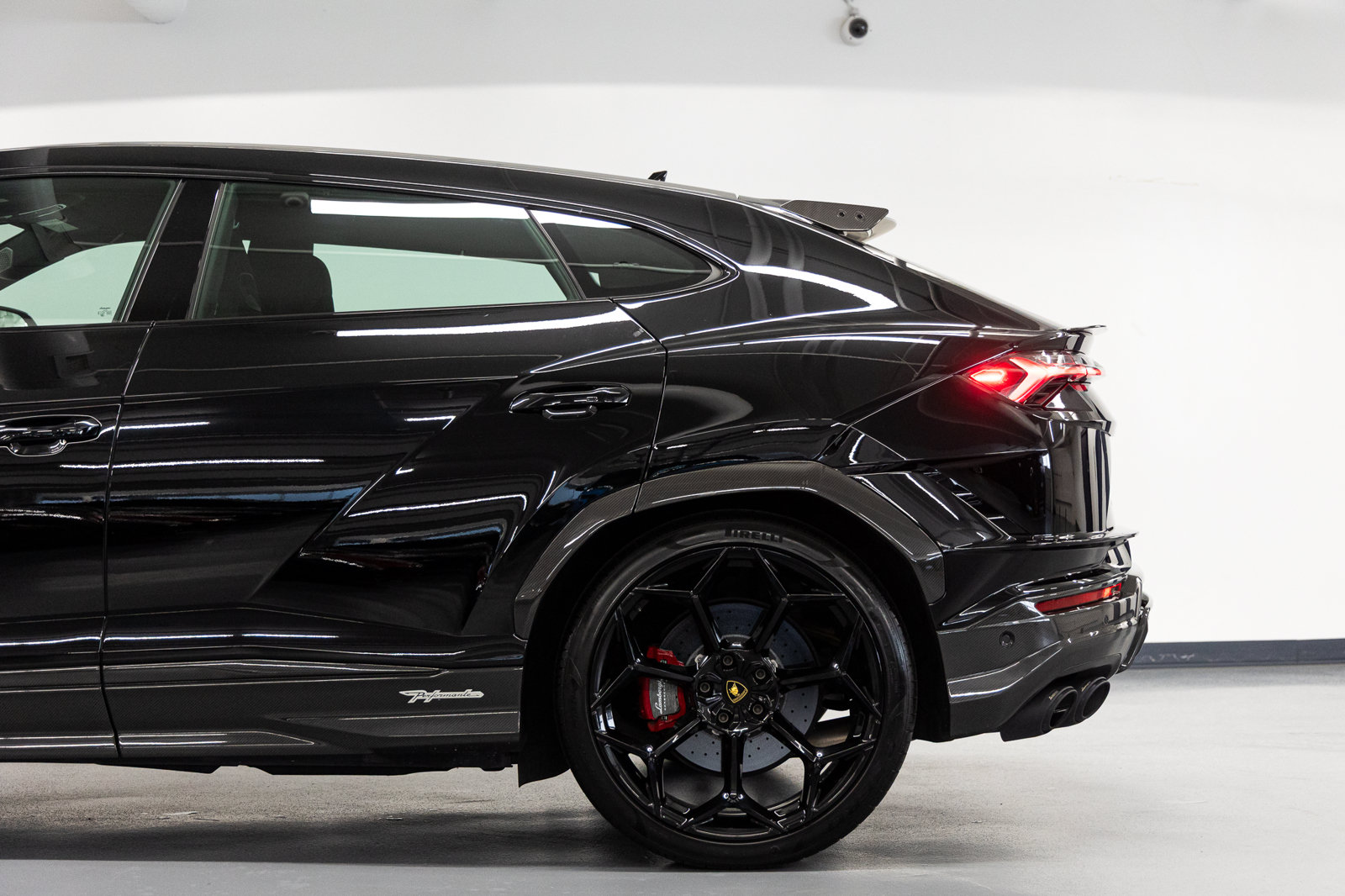 Used 2024 Lamborghini Urus Performante AWD/4WD image 22