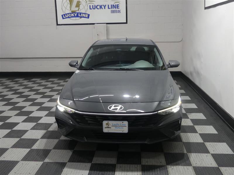 Used 2024 Hyundai Elantra SEL FWD image 3
