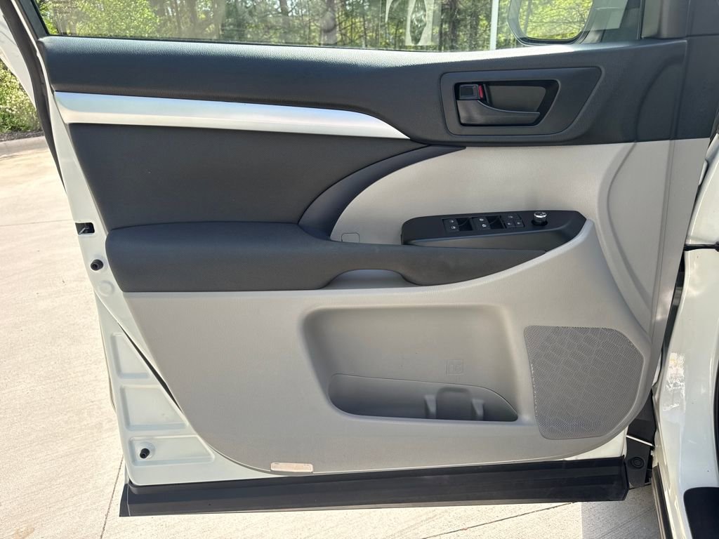 Used 2019 Toyota Highlander LE image 13