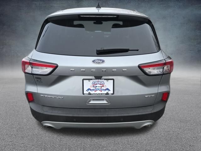 Certified 2022 Ford Escape Titanium AWD/4WD image 13
