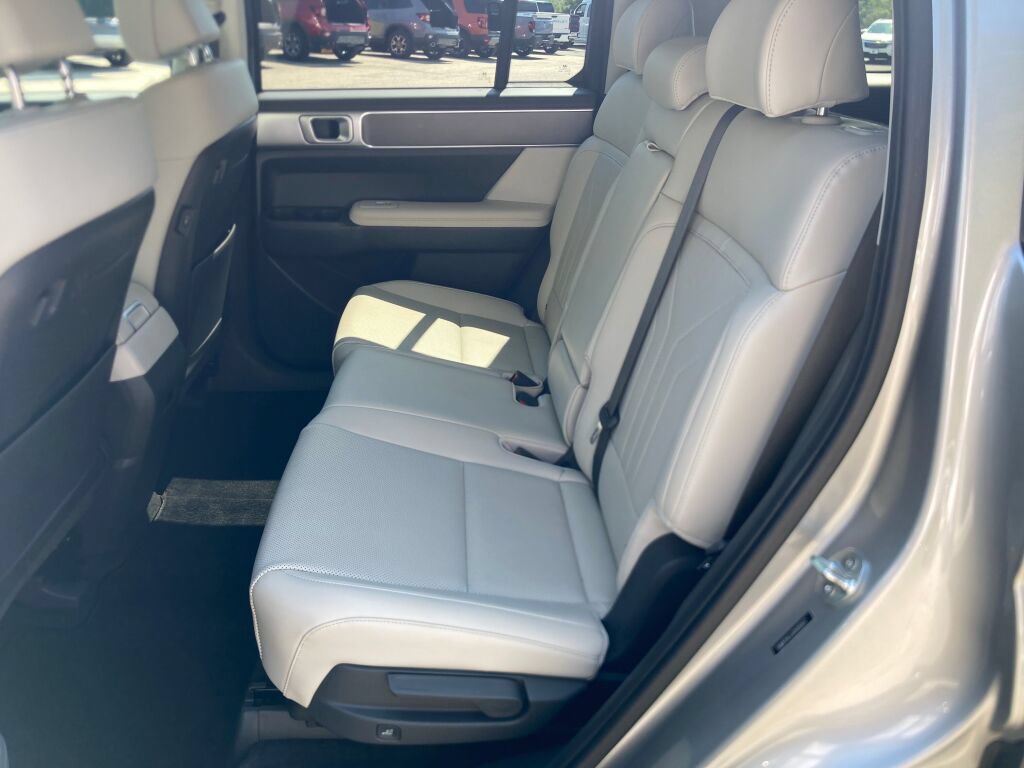 Used 2024 Hyundai Santa Fe SEL FWD image 15