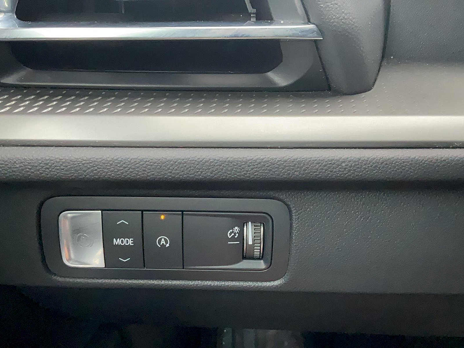 Used 2025 Chevrolet Traverse LT FWD image 20
