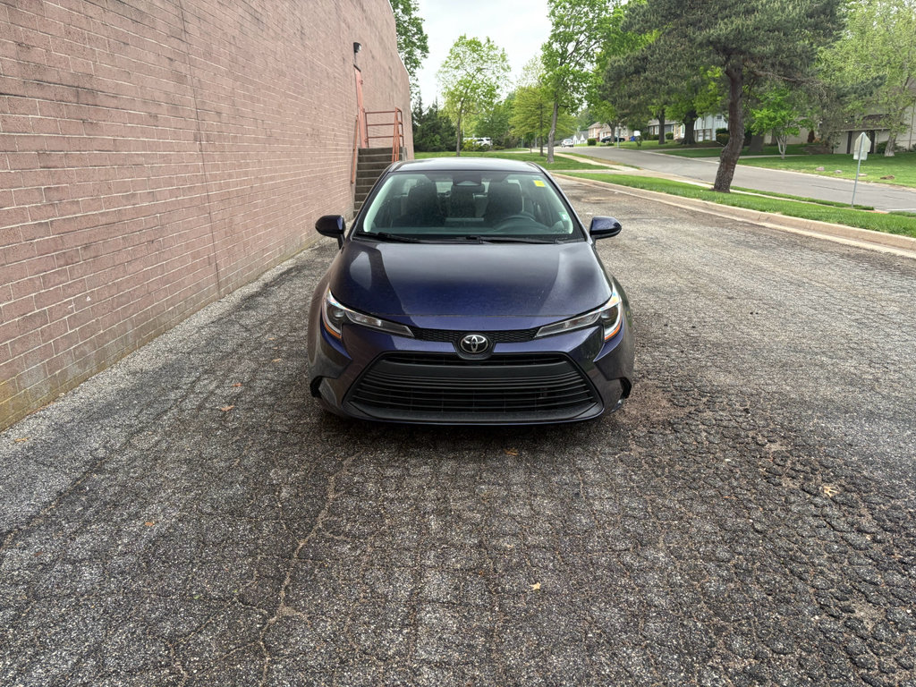 Used 2024 Toyota Corolla LE FWD image 2