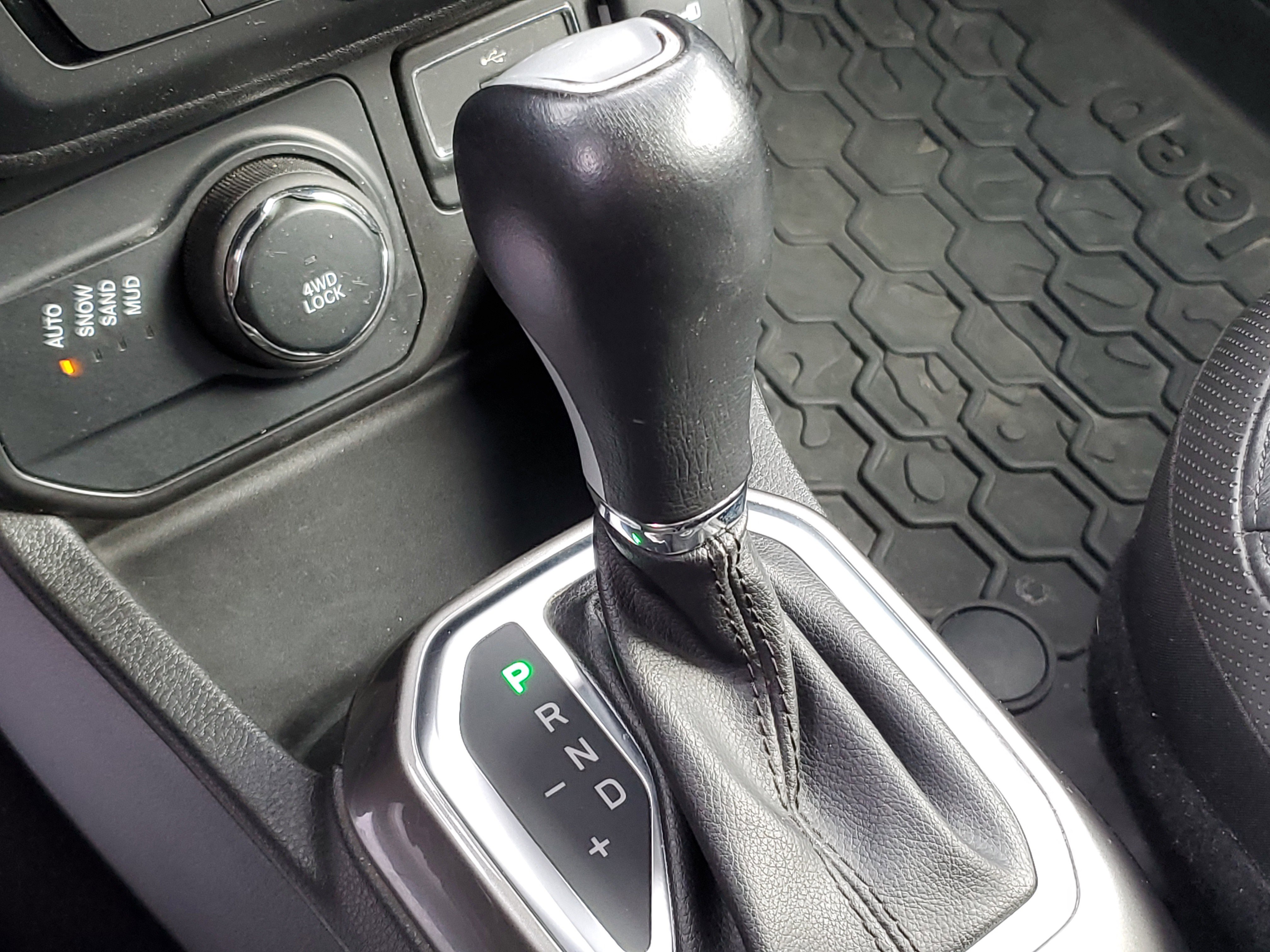 Used 2021 Jeep Renegade Limited image 26