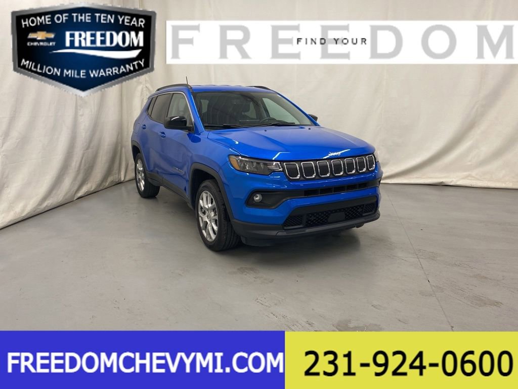 Used 2022 Jeep Compass Latitude image 1