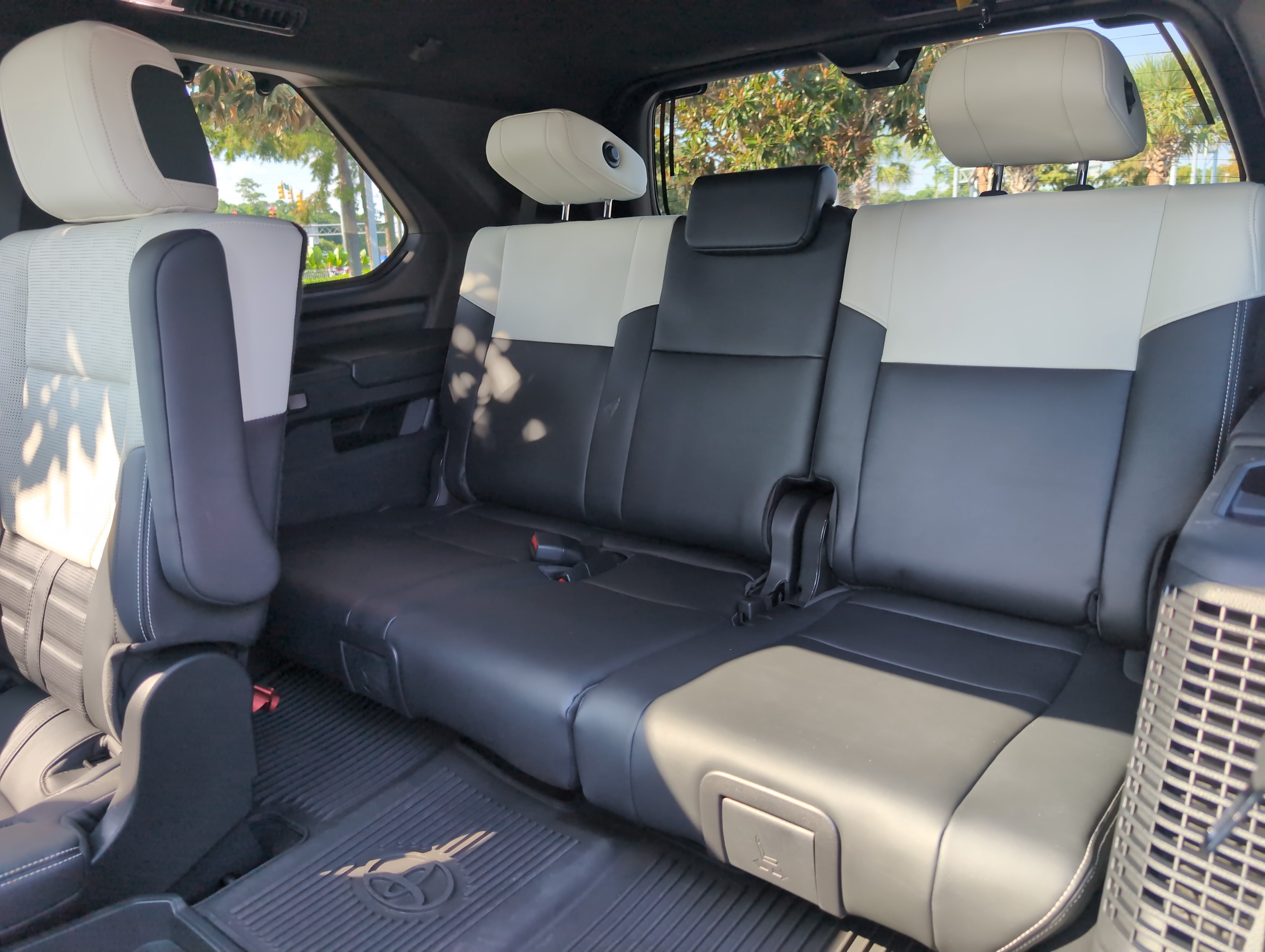 Used 2023 Toyota Sequoia Capstone AWD/4WD image 32
