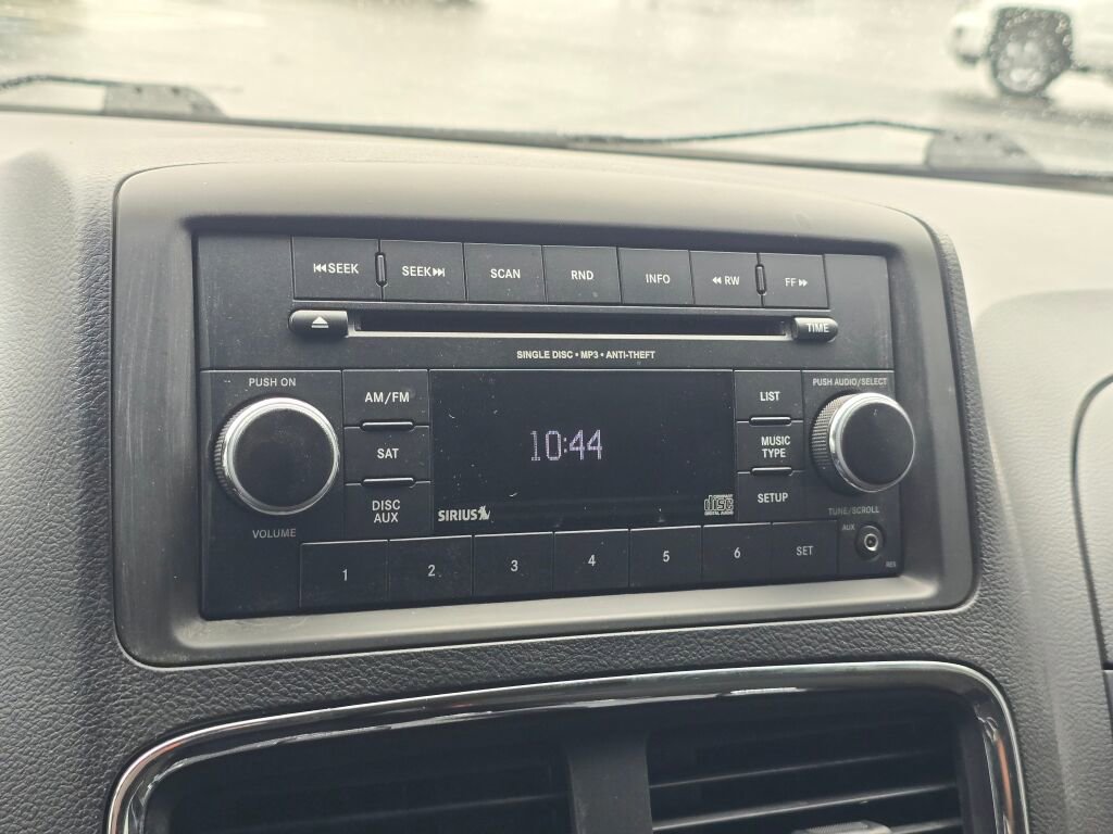 Used 2015 Dodge Grand Caravan American Value Package image 26