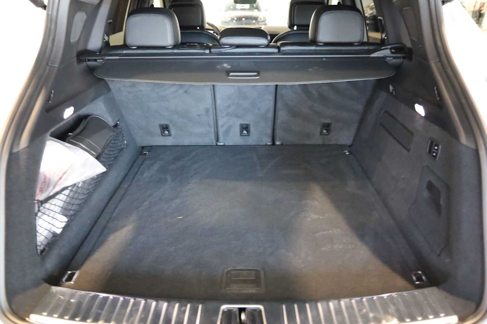 Used 2025 Porsche Cayenne AWD/4WD image 16