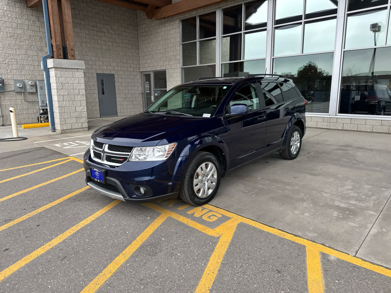 Used 2019 Dodge Journey SE image 1