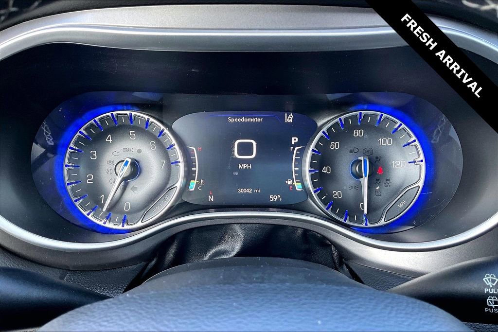 Used 2024 Chrysler Pacifica Touring-L image 13