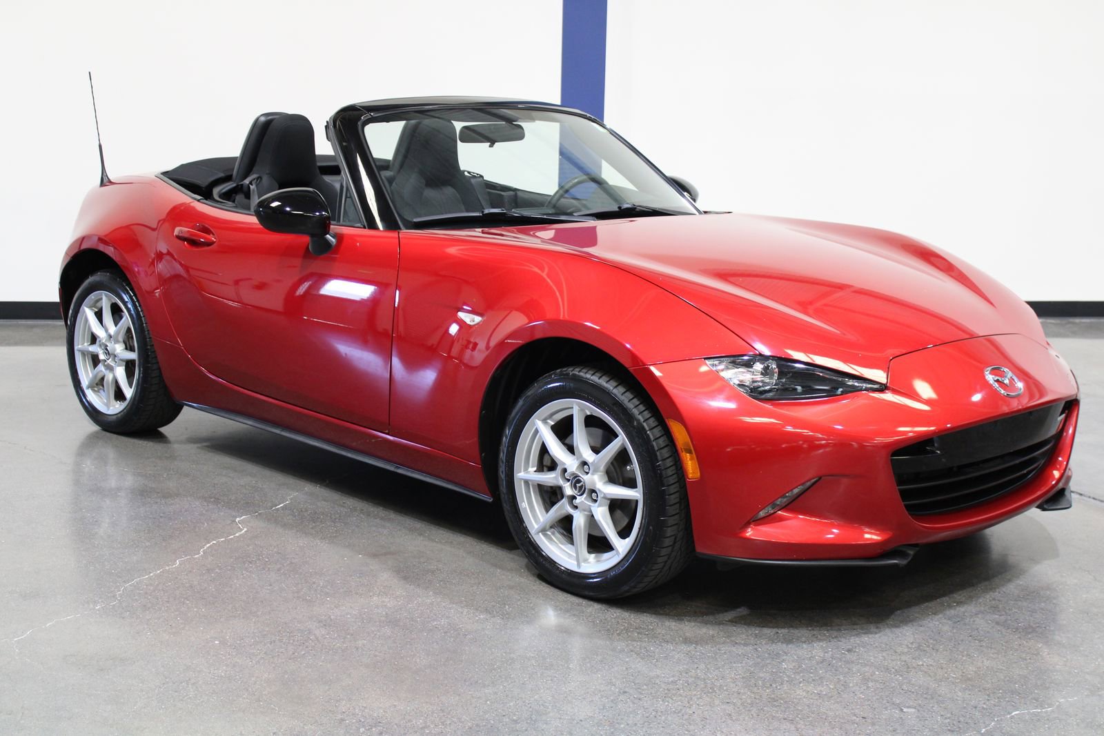 Used 2016 MAZDA MX-5 Miata Sport image 2