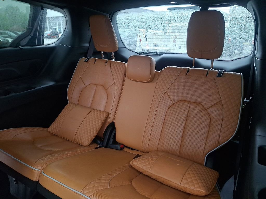 Used 2023 Chrysler Pacifica Pinnacle image 12