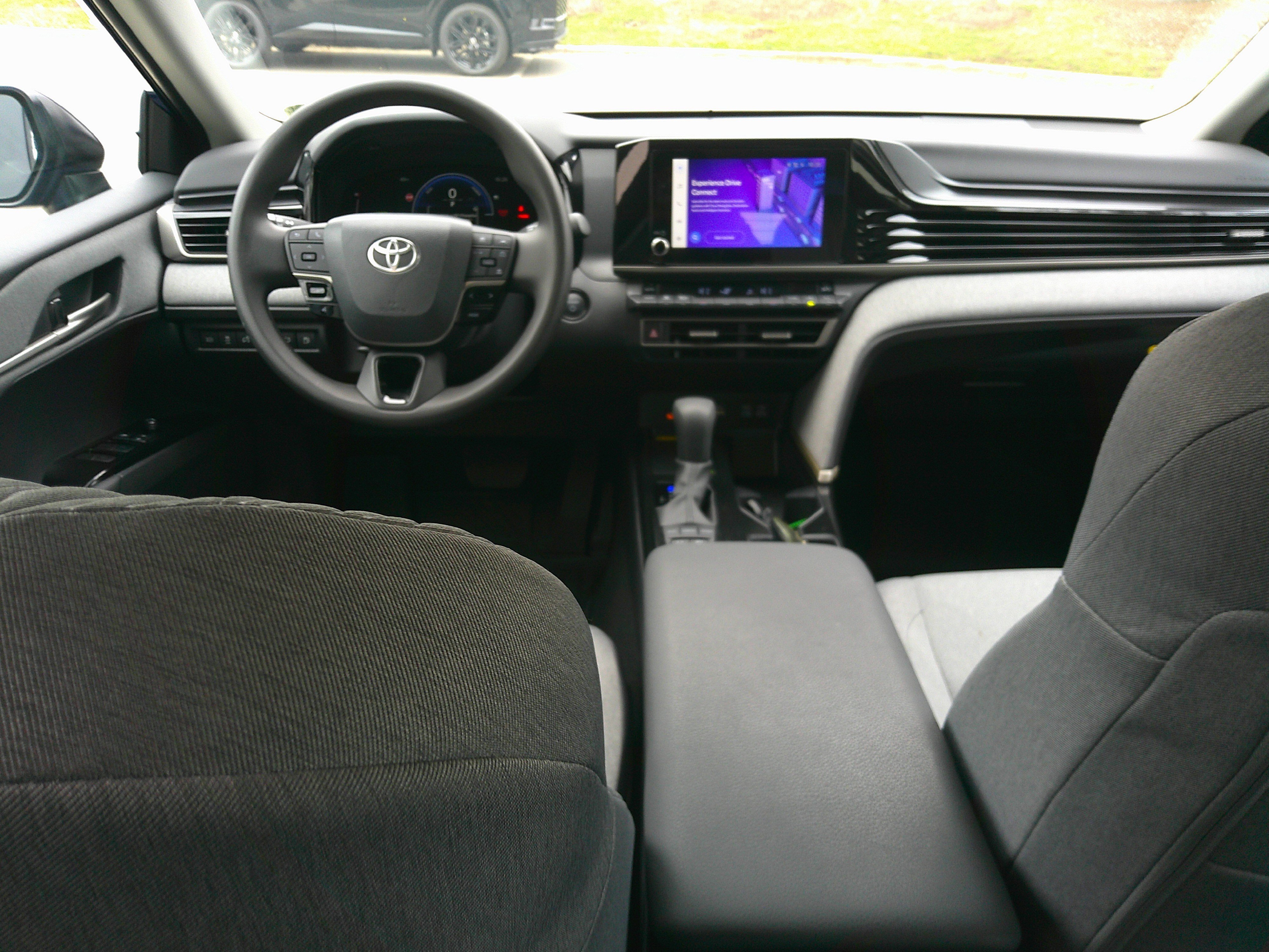 Used 2025 Toyota Camry LE image 30