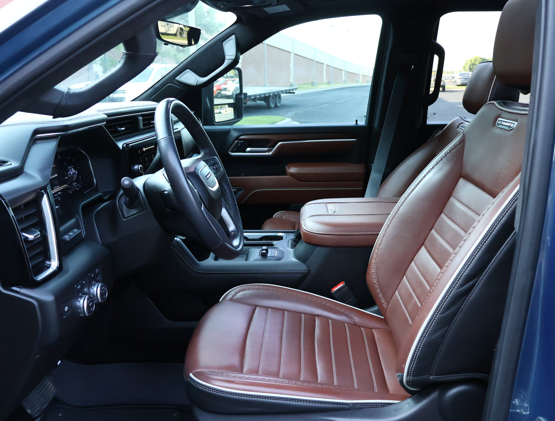 Used 2025 GMC Sierra 2500 Denali Ultimate w/ Max Trailering Package AWD/4WD image 13