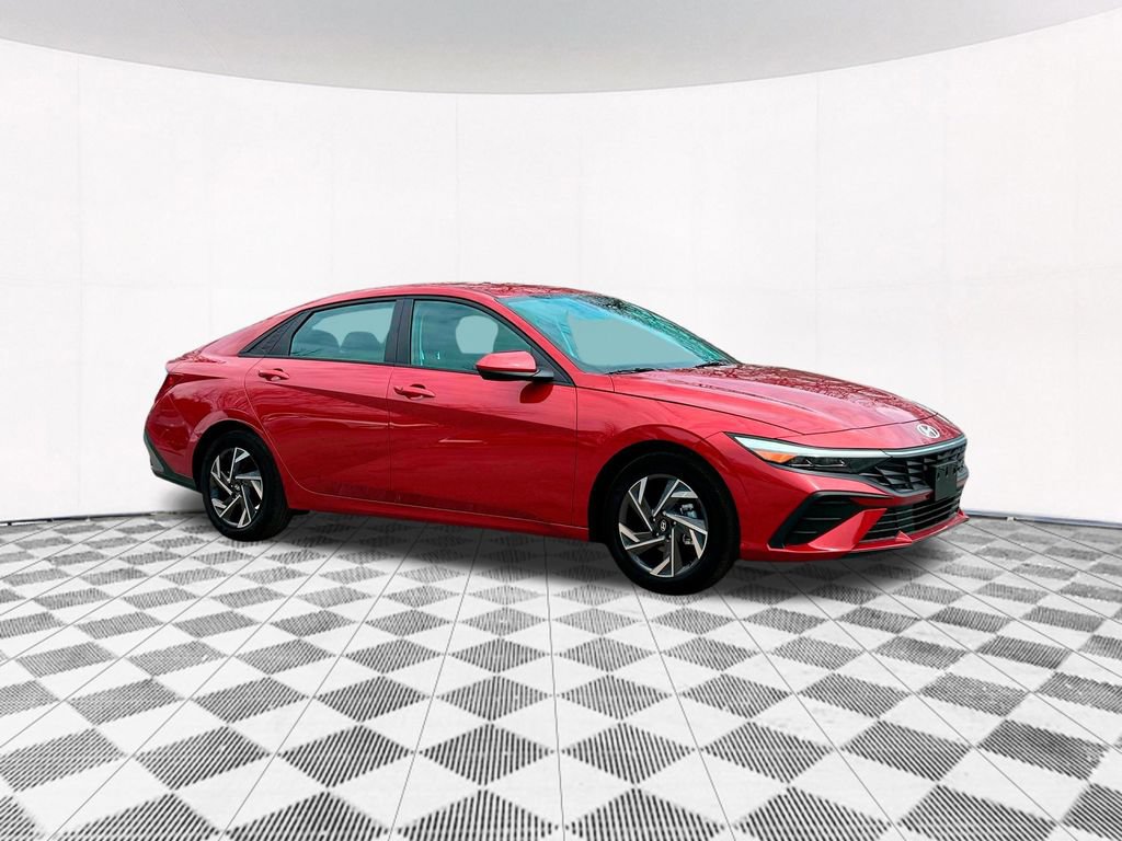 Certified 2024 Hyundai Elantra SEL w/ Convenience Package FWD image 17