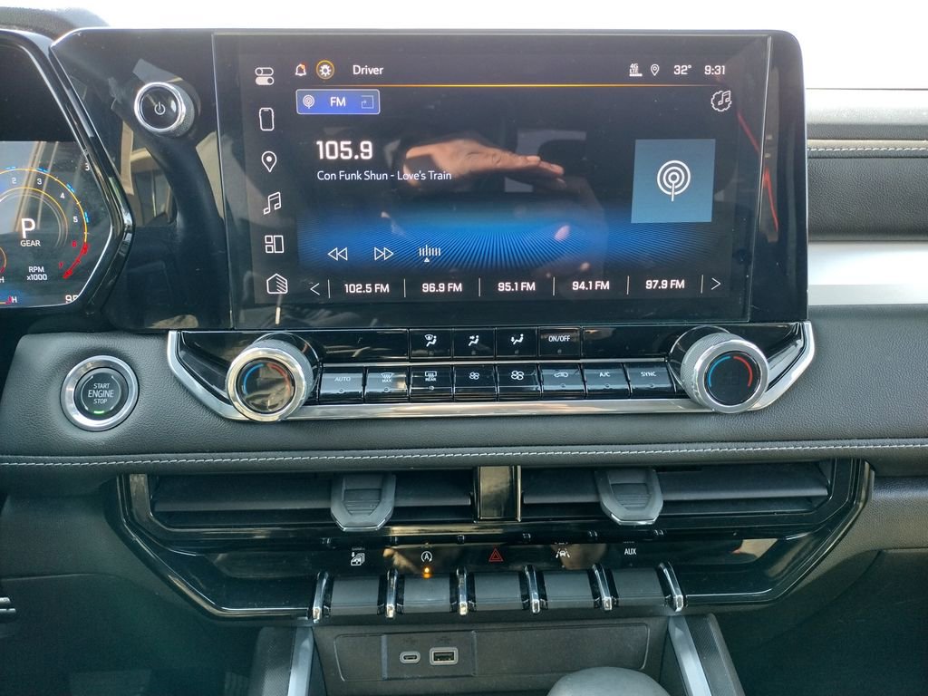 Used 2024 Chevrolet Colorado LT w/ LT Convenience Package AWD/4WD image 3