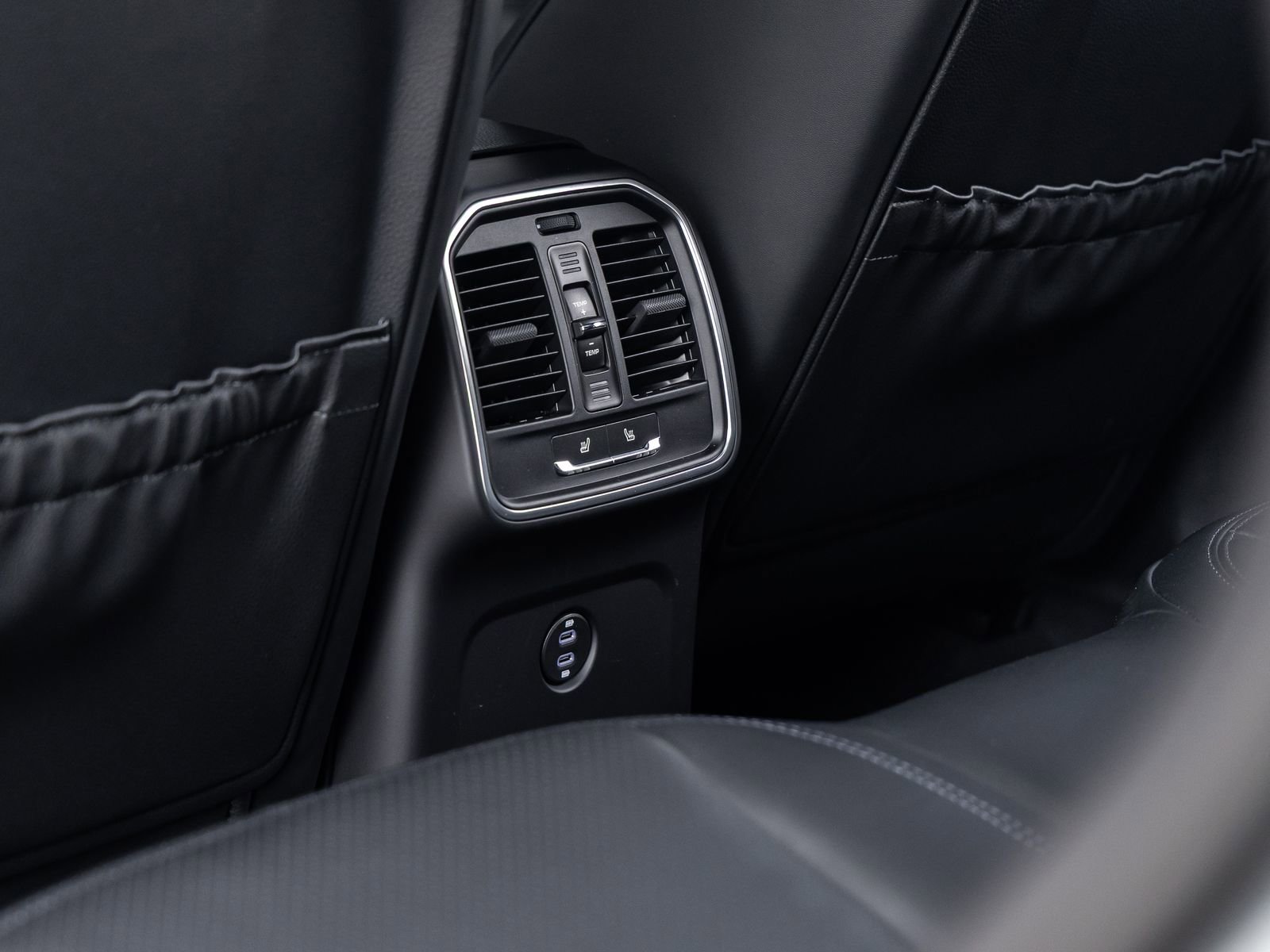 Used 2026 Porsche Macan image 36