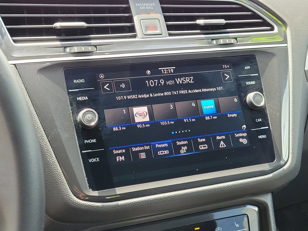 Used 2023 Volkswagen Tiguan SE image 22