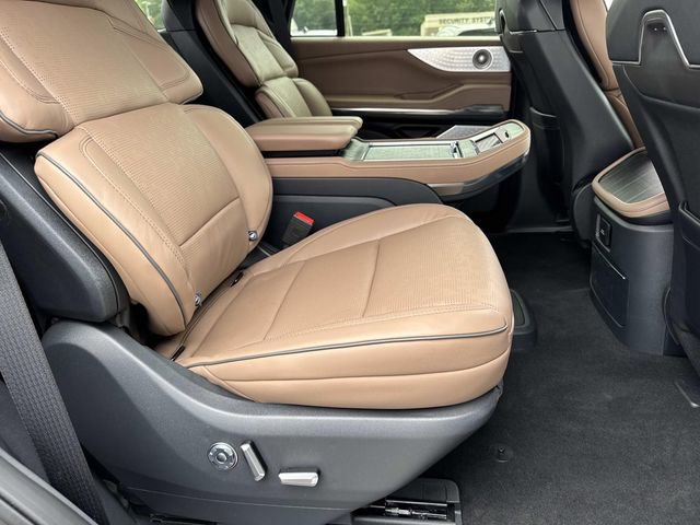 New 2026 Lincoln Navigator Black Label AWD/4WD image 10