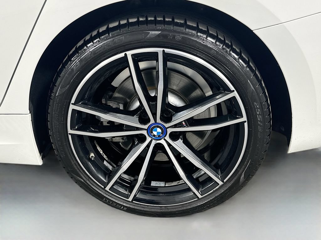 Used 2022 BMW 330e w/ M Sport Package RWD image 32