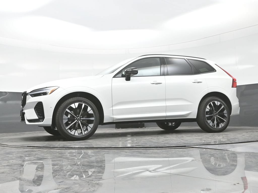 New 2026 Volvo XC60 B5 Plus w/ Climate Package PRO AWD/4WD image 24